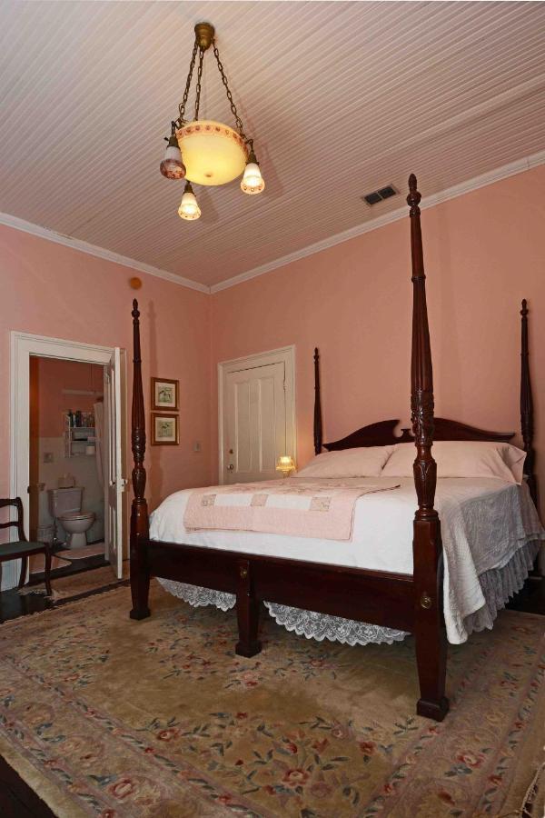 1872 Denham Inn Monticello Exterior photo